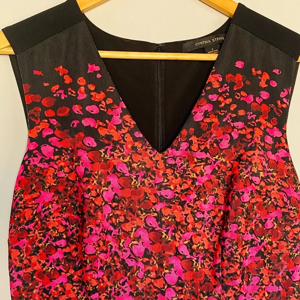 Cynthia Steffe Sleeveless Lined Sheath Dress! Black with Pink Florals! Size 2! - Picture 2 of 10